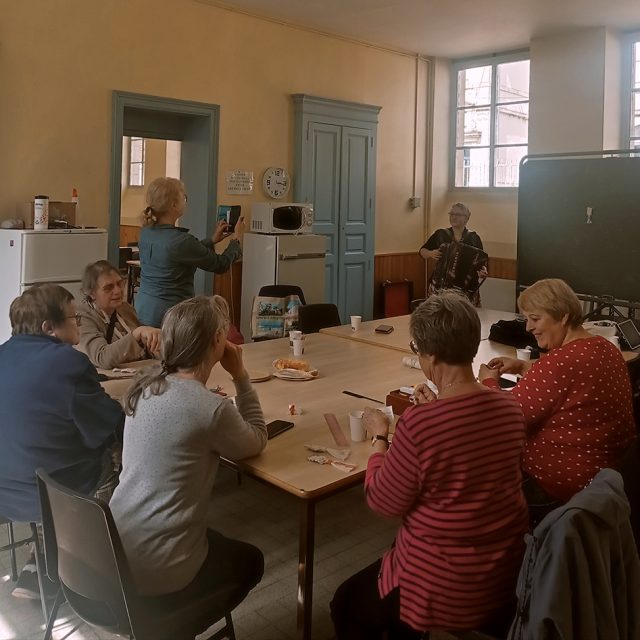 Coin seniors : Atelier initiation au tressage macramé