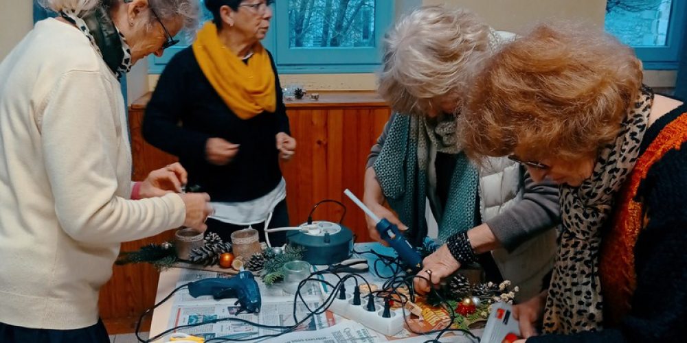 Atelier créatif, création d&rsquo;un centre de table pour Noël